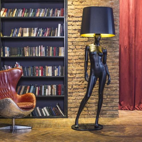 Торшер в форме женской фигуры