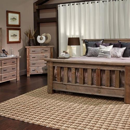 Кровать из массива