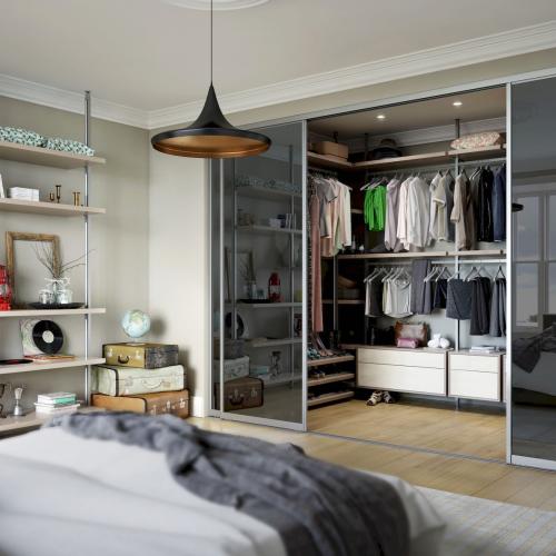 гардеробная за раздвижными дверьми