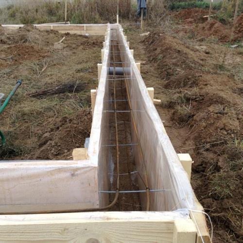 Ленточный фундамент перед заливкой