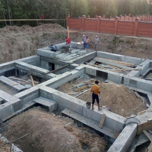 Заливка ленточного фундамента