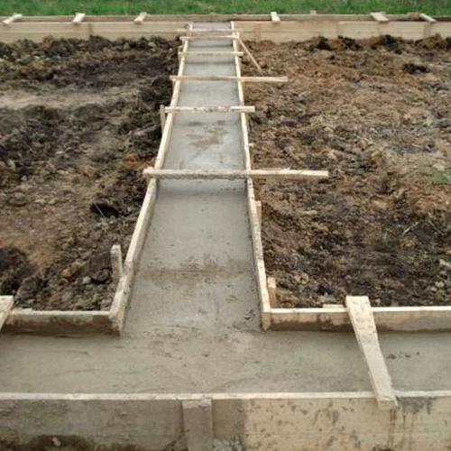 Заливка ленточного фундамента под дом