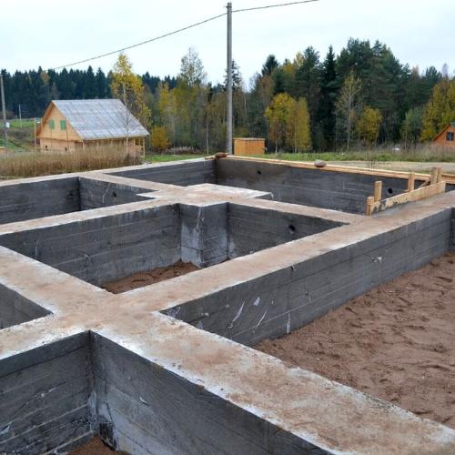 Бетонный фундамент для коттеджа