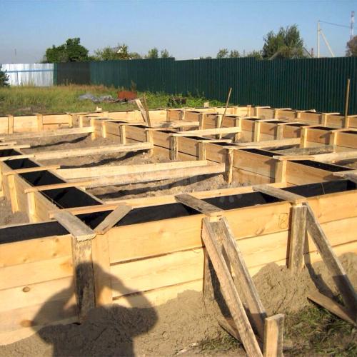 Заливка бетона для ленточного фундамента