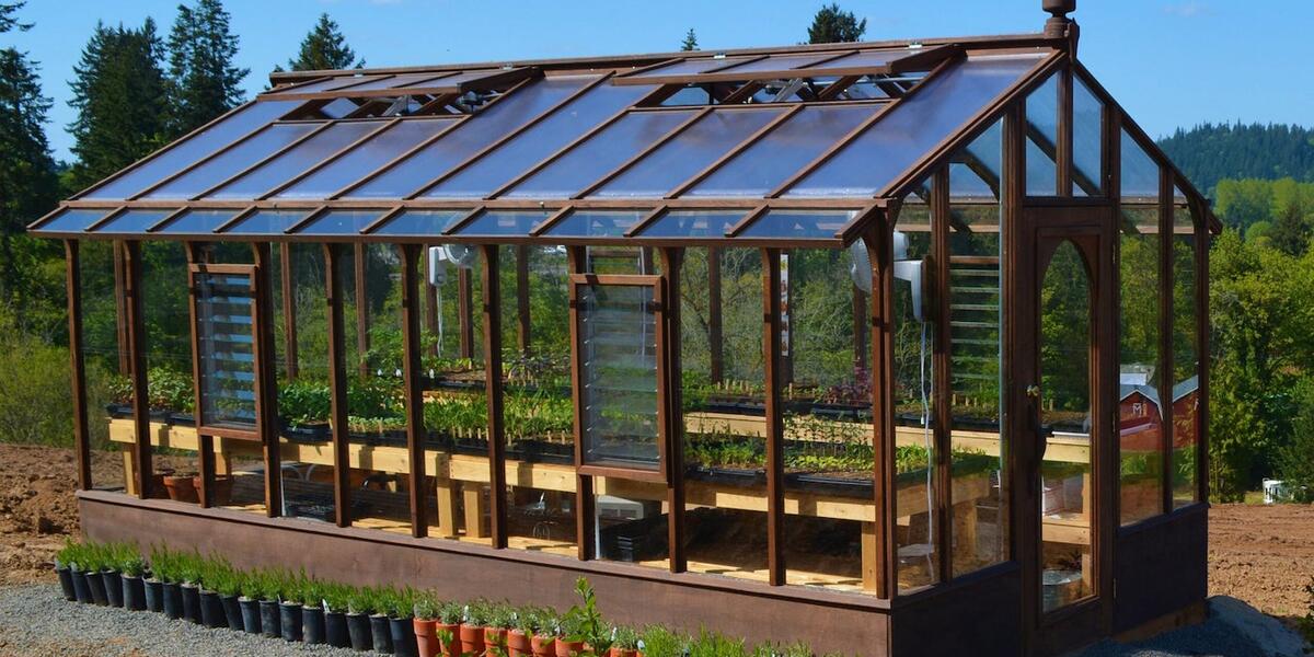 Как правильно строить теплицу из стекла